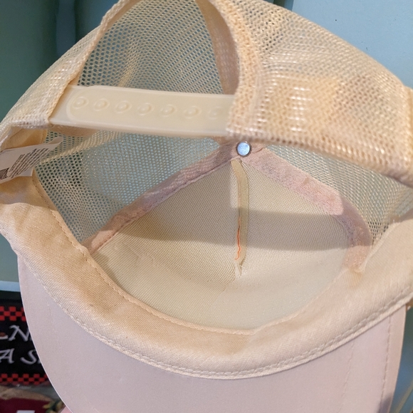 Never Worn Vintage 1990's Universal Studios Earthquake Trucker Hat - Picture 6 of 7